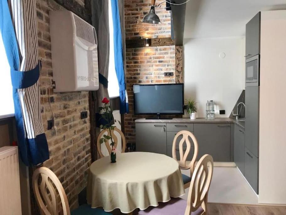 Charming Loft Near Old Town Apartment Талин Екстериор снимка