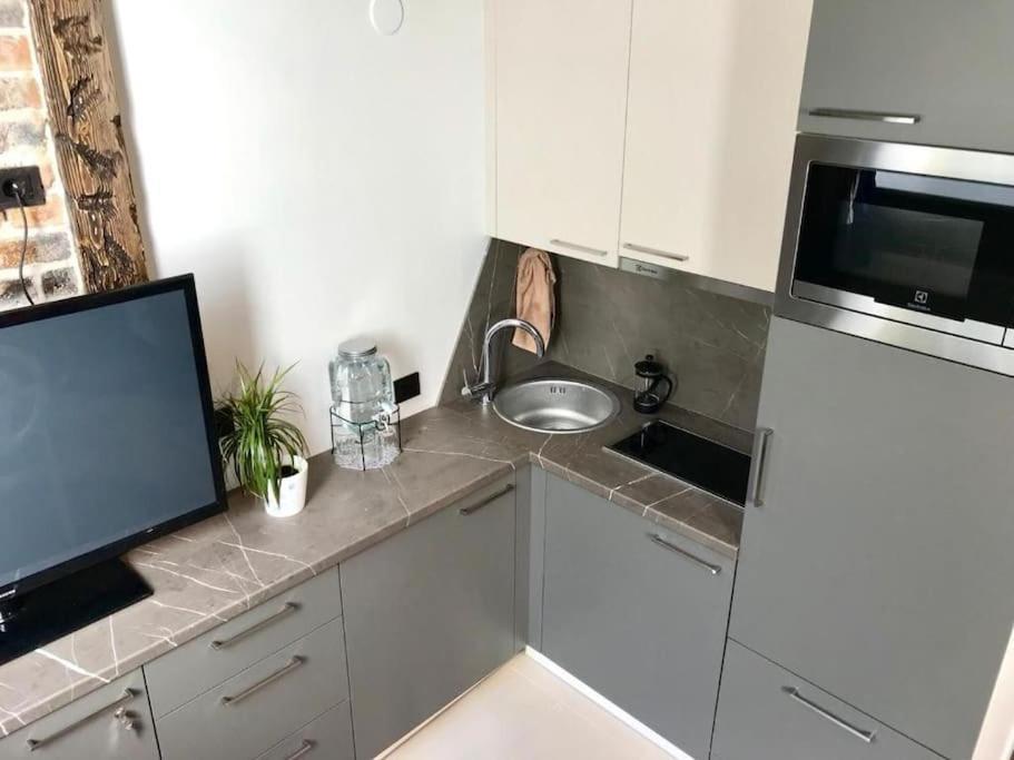 Charming Loft Near Old Town Apartment Талин Екстериор снимка
